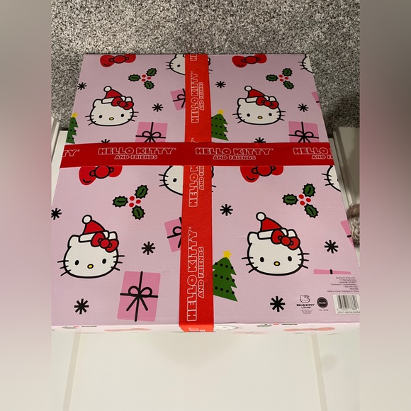 Sherpa Christmas hello kitty blanket - Picture 6 of 7